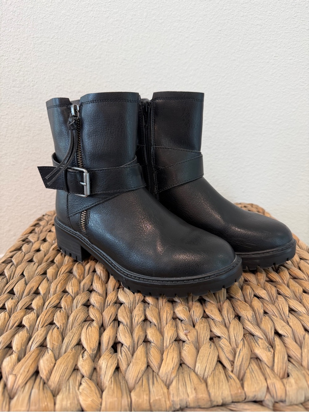 A New Day Black Moto Ankle Boots — Women’s 6